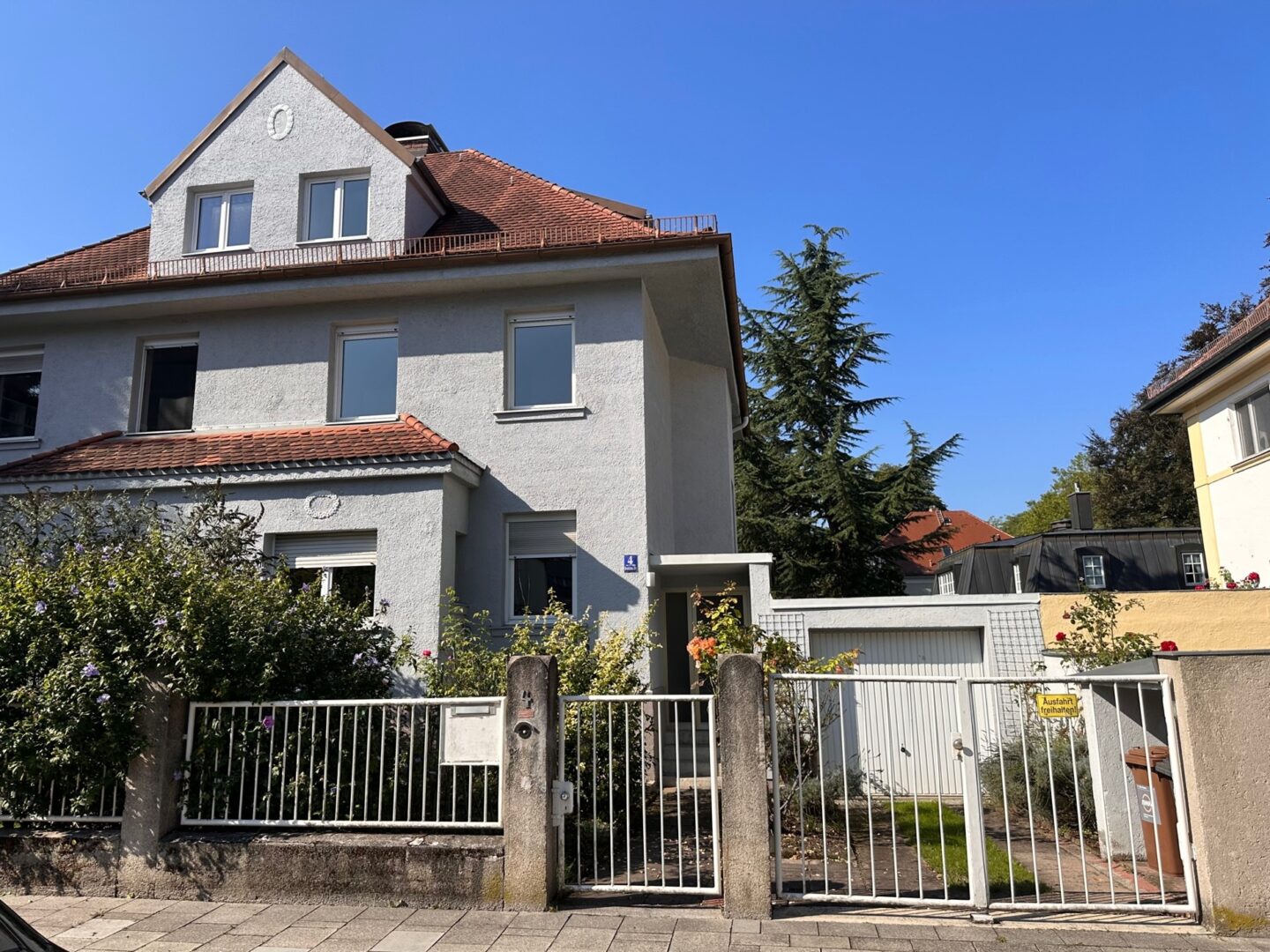 Ansicht Villa vorne
