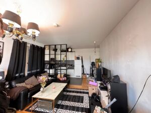 Wohnzimmer mit Küche2