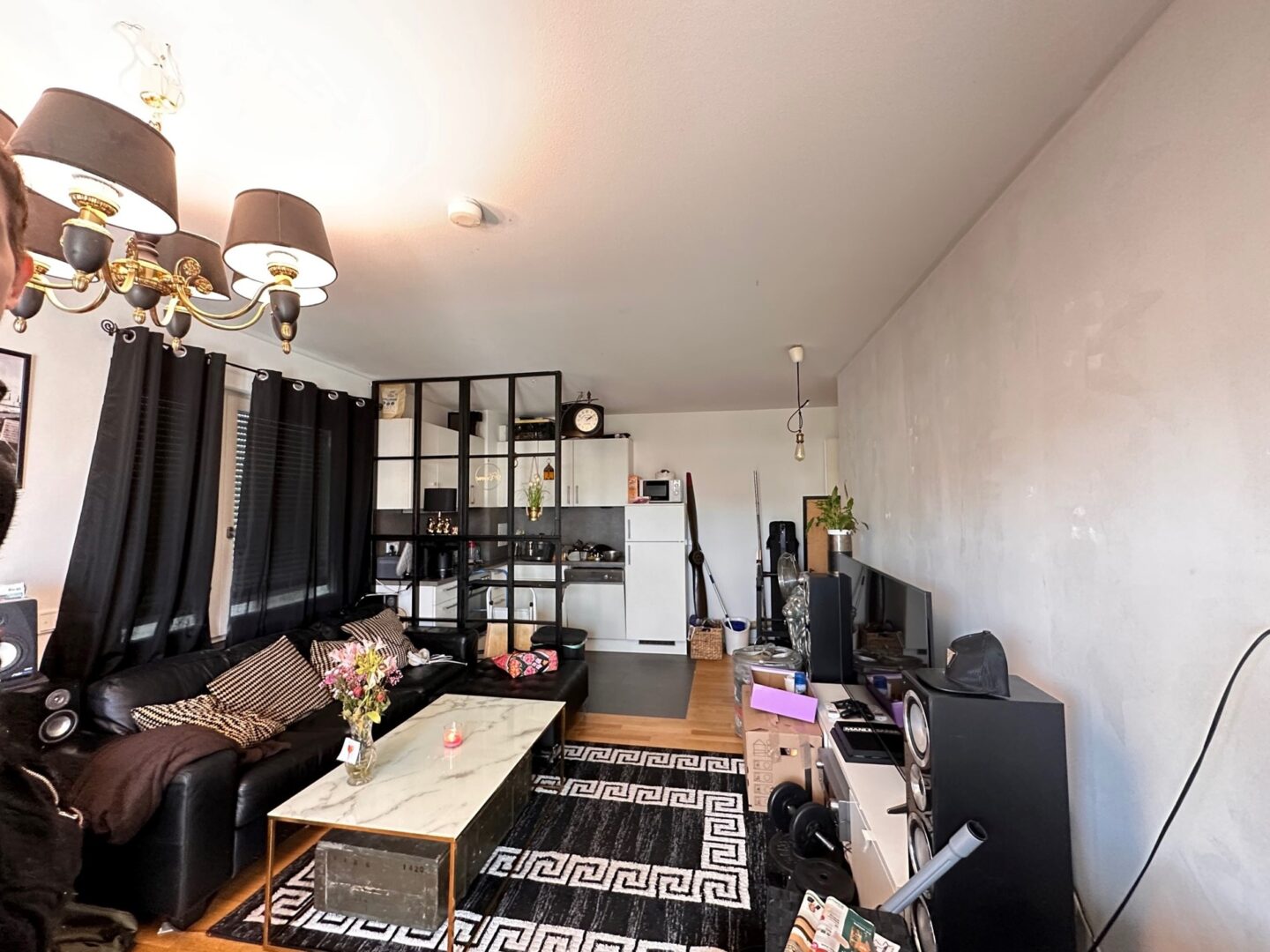 Wohnzimmer mit Küche2